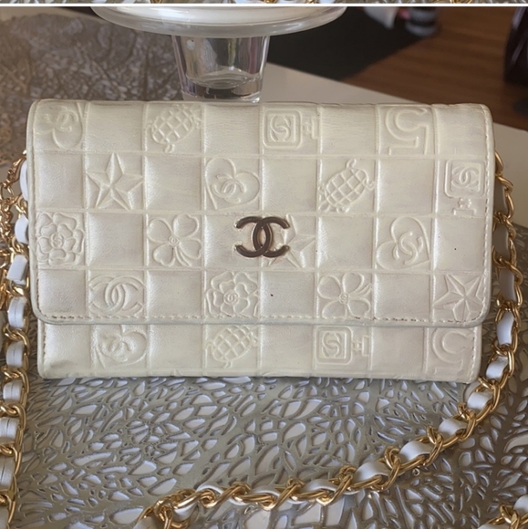 Chanel Precious Symbol - Picture 2 of 11